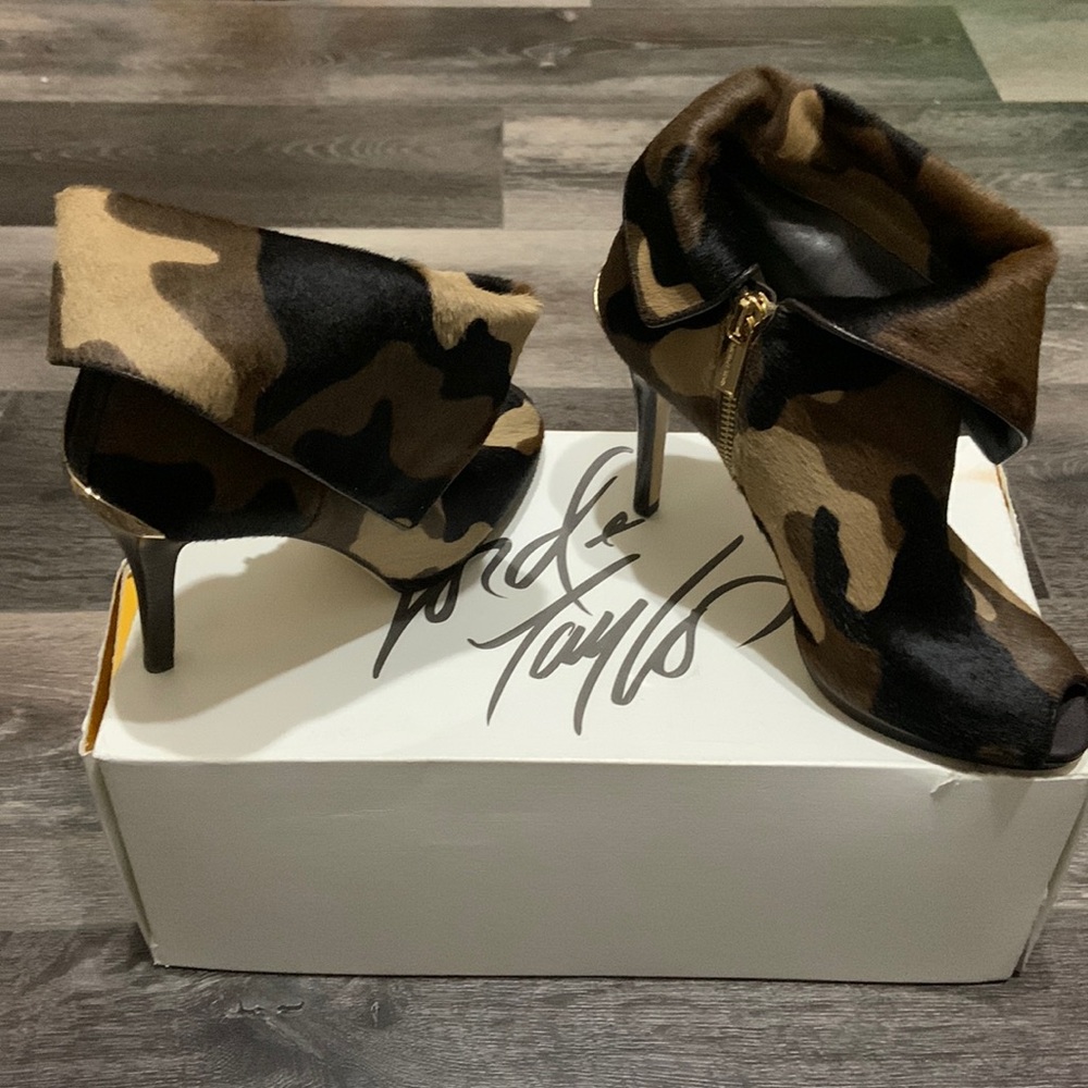Micheal Kors  animal print open toe, fold down ankle bootie. Size US 6